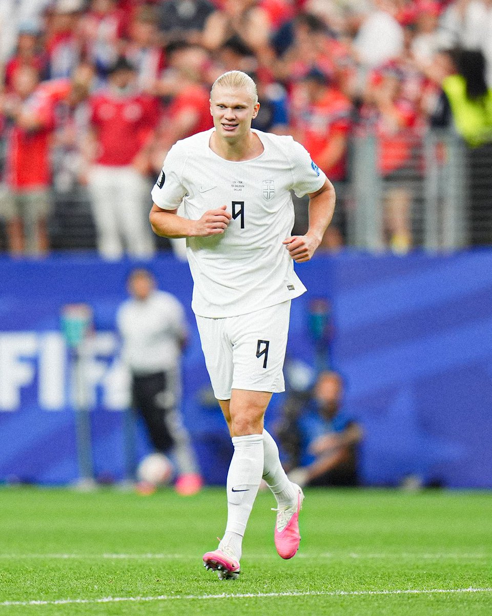 footballontnt's tweet photo. Erling Haaland becomes the fastest player in history to reach 60 international goals.

It's taken him just 53 games 🤯 https://t.co/x9XM6RcjV8