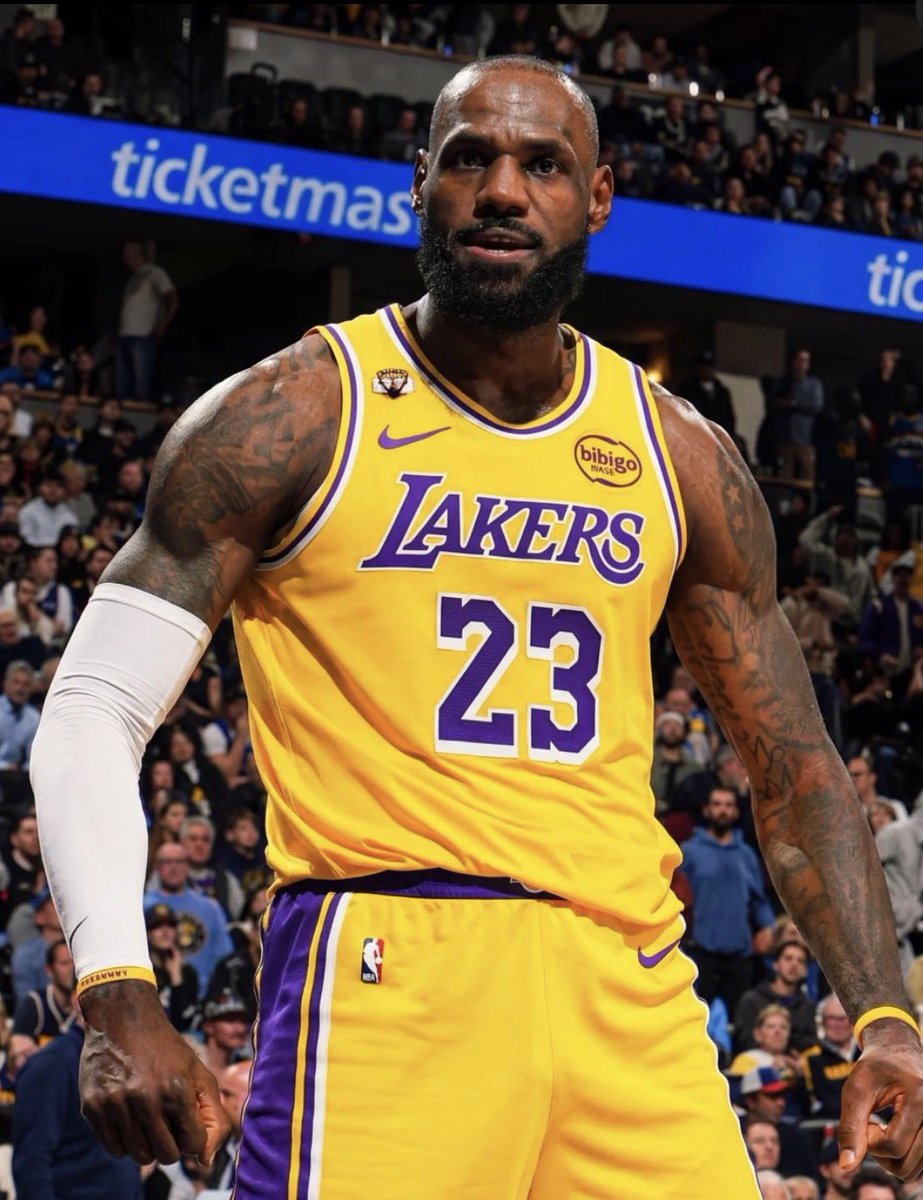 LakeShowYo tweet media