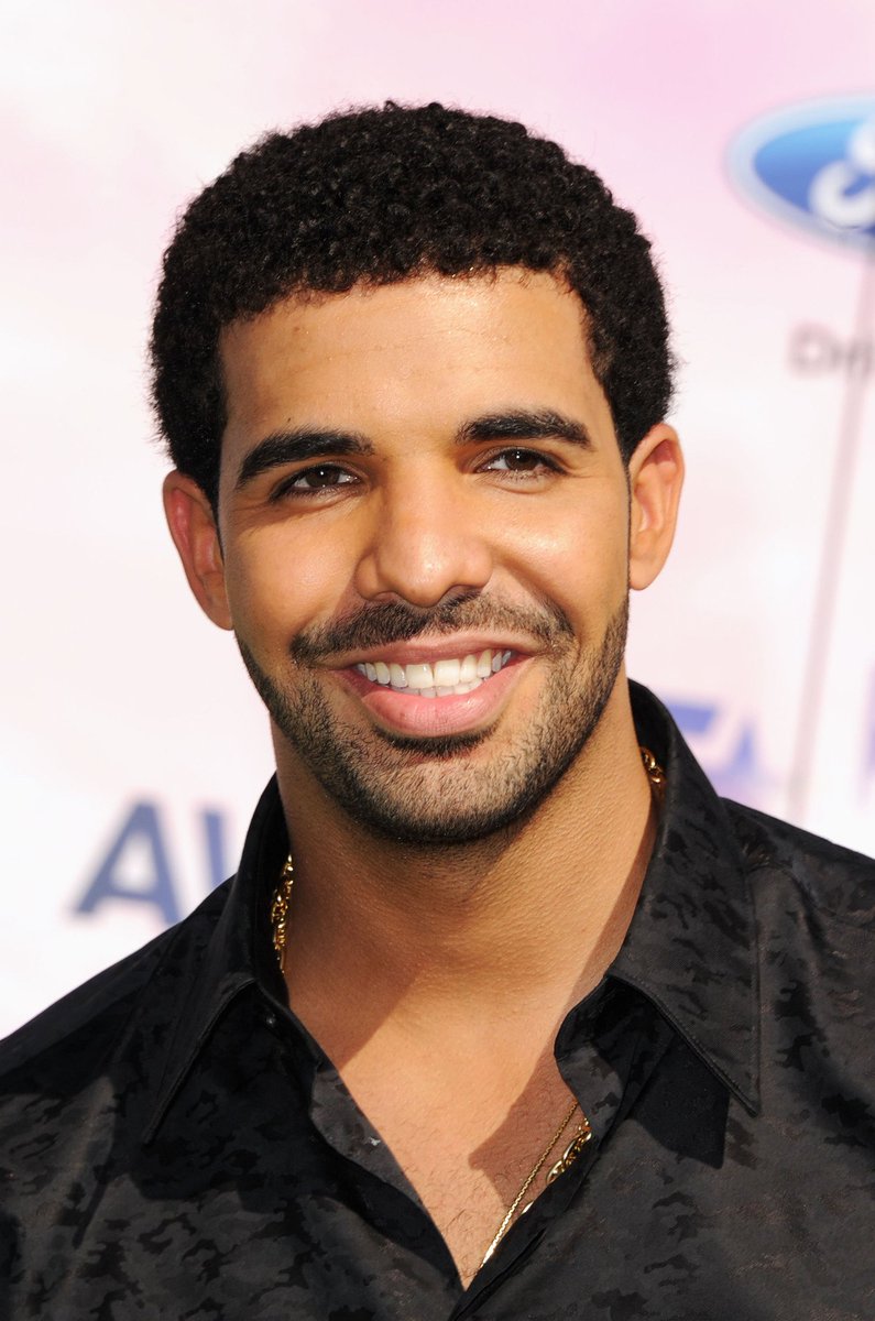 mrinternetbh's tweet photo. Drake's ex friend lebron James is leaving the lakers https://t.co/XQF823jASQ