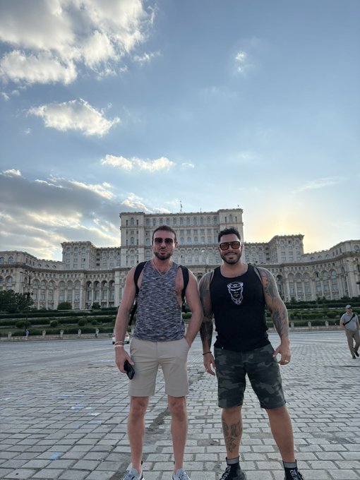 Viktor Rom Venus - 1 pic. En BUCAREST RUMANÍA 🇷🇴 with @JensRomVisser celebrando mi cumpleaños 🎁 @viktorafrica @ViktorFansFun @MexicoRoom @Viktorafrica1 @xViktorRom @viktorafrica2 @ViktorRomPeru @FranceViktor @viktorromxxx2 https://t.co/KC54V74R1z