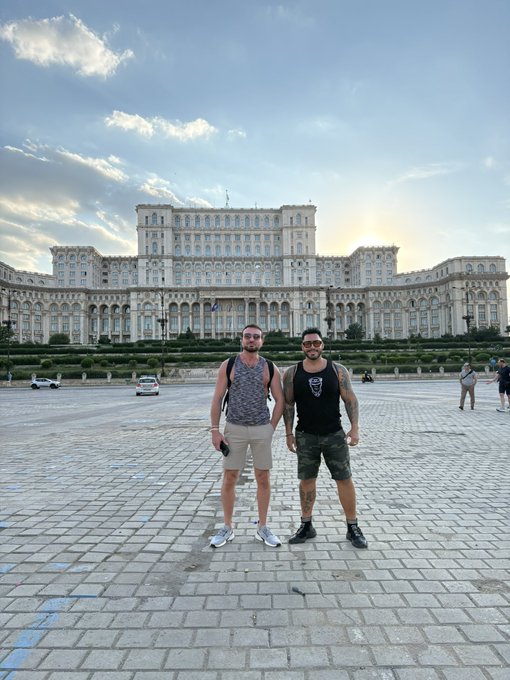 Viktor Rom Venus - 2 pic. En BUCAREST RUMANÍA 🇷🇴 with @JensRomVisser celebrando mi cumpleaños 🎁 @viktorafrica @ViktorFansFun @MexicoRoom @Viktorafrica1 @xViktorRom @viktorafrica2 @ViktorRomPeru @FranceViktor @viktorromxxx2 https://t.co/KC54V74R1z