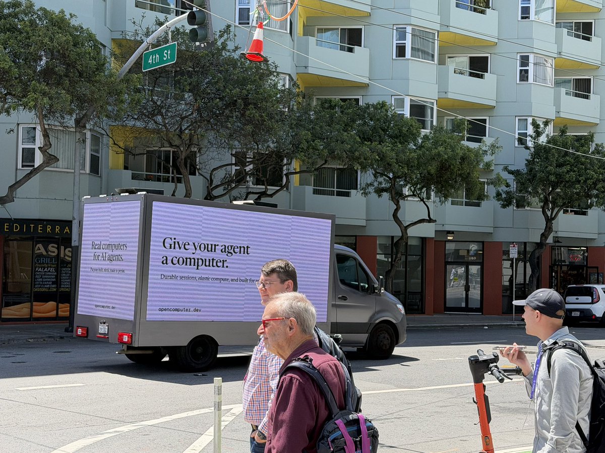 utpalnadiger's tweet photo. giving agents computers today at AIE in SF

come chat with the https://t.co/qPwpgFRfs4 team if you’re around! https://t.co/e1sC3bz3xR