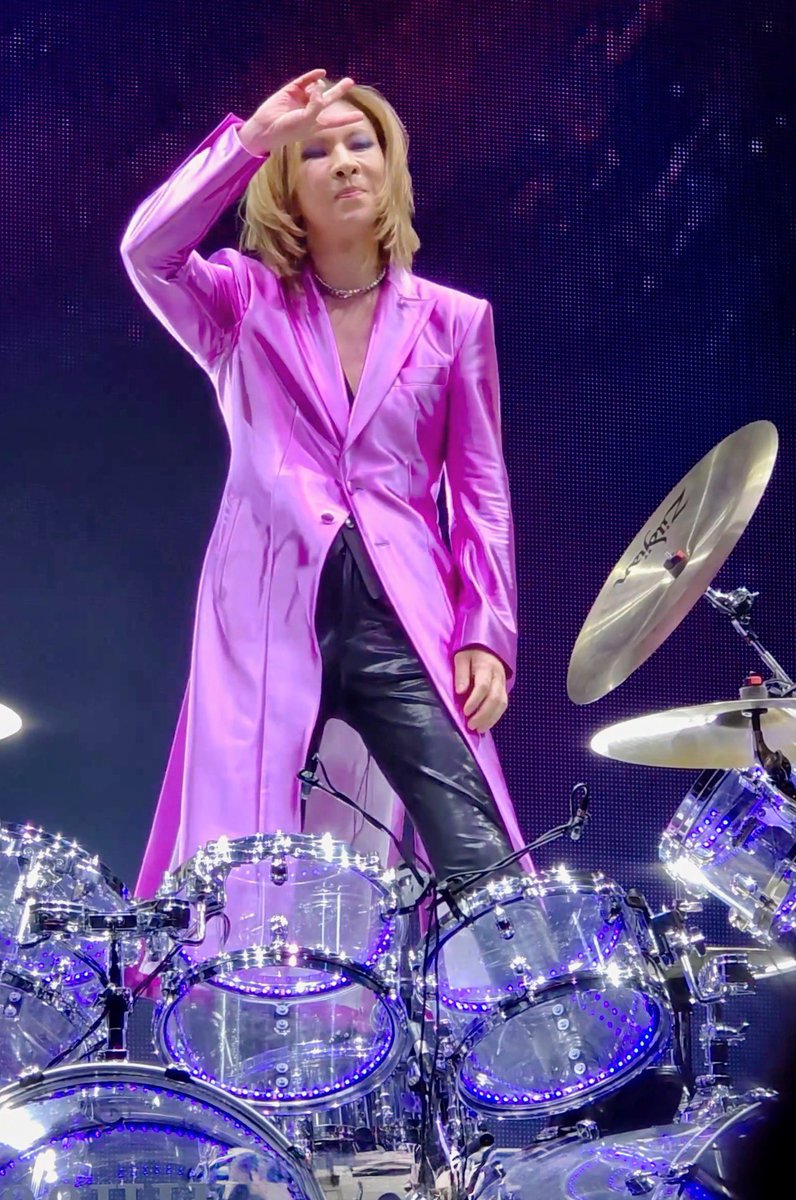 ARLABARA's tweet photo. @Revolvermag @YoshikiOfficial GREAT tribute #revolvermag article for our beloved Renaissance man, Yoshiki san. 1st time I saw him was 8 yrs ago, his first Carnegie Hall performance on American pbs tv-I was captivated by his music & charisma-WHO IS THIS GUY?! In a week I was a #yoshikichannel member 👏😁😍🤩🙅🏼♀️ https://t.co/l1JLiUuWMN