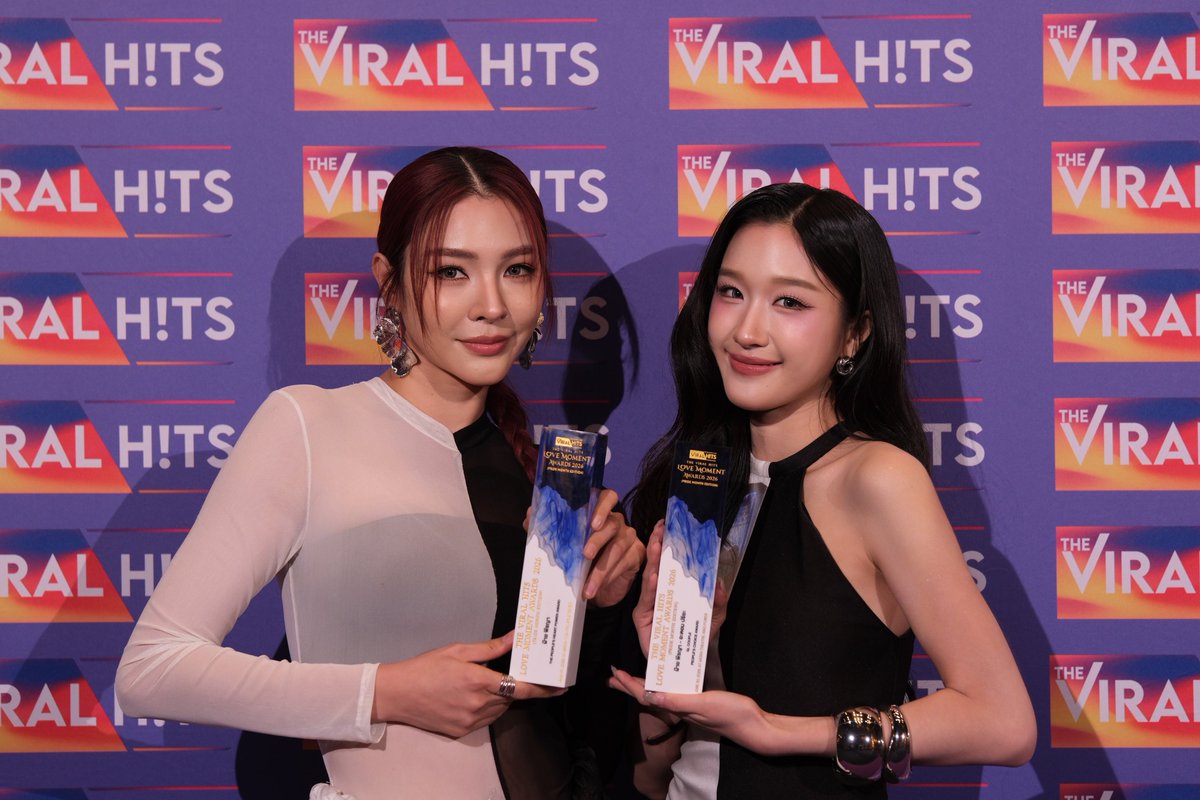 FFabel_Ent's tweet photo. ขอบคุณสำหรับรางวัลอันทรงเกียรติจากงาน “ The Viral Hits Love Moment Awards 2026 ” ด้วยนะคะ 😊

🏆 รางวัล THE PEOPLE'S HEART POWER AWARD สาขารางวัล พลังหัวใจมหาชน - ฝ้าย พีรญา
🏆 รางวัล GL COUPLE PEOPLE'S CHOICE AWARD สาขารางวัลคู่ GL ยอดนิยมแห่งมหาชน - ฝ้าย พีรญา และ อะตอม ปริยะ

FAYEATOM AT TVHLM AWARDS 
#TVHLMA2026xFayeAtom
#TheViralHitsLoveMomentAwards2026
#FayeAtom #FayePeraya #AtomPariya