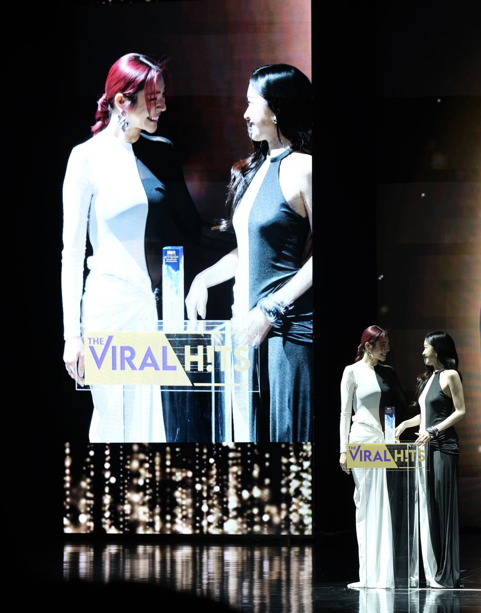 FFabel_Ent's tweet photo. ขอบคุณสำหรับรางวัลอันทรงเกียรติจากงาน “ The Viral Hits Love Moment Awards 2026 ” ด้วยนะคะ 😊

🏆 รางวัล THE PEOPLE'S HEART POWER AWARD สาขารางวัล พลังหัวใจมหาชน - ฝ้าย พีรญา
🏆 รางวัล GL COUPLE PEOPLE'S CHOICE AWARD สาขารางวัลคู่ GL ยอดนิยมแห่งมหาชน - ฝ้าย พีรญา และ อะตอม ปริยะ

FAYEATOM AT TVHLM AWARDS 
#TVHLMA2026xFayeAtom
#TheViralHitsLoveMomentAwards2026
#FayeAtom #FayePeraya #AtomPariya