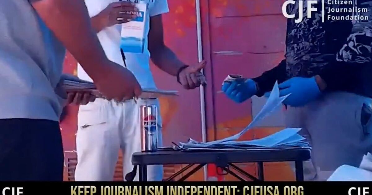 gatewaypundit's tweet photo. O’Keefe Media Group Catches California Election Fraud Again: Election Petition Worker Offers Cash for Fake Signature (VIDEO)

Link in the comment section: https://t.co/RKAcET5Fx4