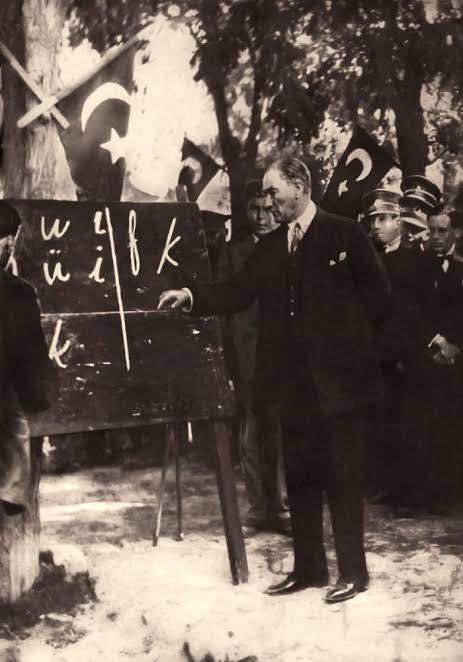 volkan_giritli's tweet photo. ‼️"Türk milletinin dili Türkçedir. Türk dili dünyada en güzel, en zengin ve en kolay olabilecek bir dildir. Onun için her Türk, dilini çok sevip onu yükseltmek için çalışır. Türk dili, Türk milleti için kutsal bir hazinedir."
(Mustafa Kemal Atatürk)
#DevletinDiliTürkçedir #NatoyaKurbanAranıyor #niyeböyle