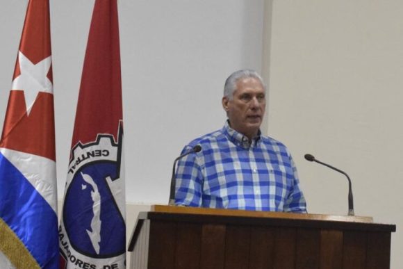 DtccUeb's tweet photo. El Presidente Miguel Díaz Canel @DiazCanelB intervino en el XXII Congreso obrero sobre temas de interés nacional y laboral. Osnay Miguel Colina @Colina_CTCuba fue electo como nuevo Secretario General de la #CTC.✅
#cupet
#ENCC 
#PetrolerosPorCuba https://t.co/kWqfGYvoOa