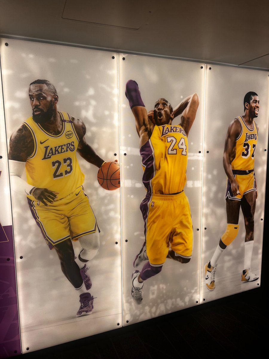 Wizelycook's tweet photo. Deadass crying like a baby right now, thank you for bringing my joy back to lakers basketball, if these bitch ass niggas don’t appreciate you I will forever goat @KingJames https://t.co/gIKr4XJ0W5