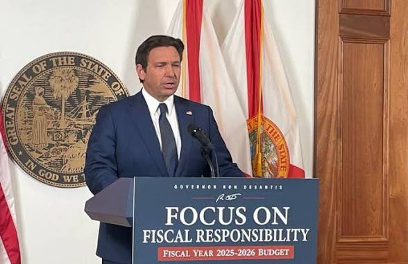 WellsJorda89710's tweet photo. 🚨 JUST IN: Gov. Ron DeSantis sends a fiery warning to the Supreme Court:

“Judicially forcing birthright citizenship on Americans — against the clear will of the people and our laws — means we no longer rule ourselves.”
We are a sovereign nation, not a global hotel. Time to end the madness.
#BirthrightCitizenship #DeSantis #SCOTUS #SecureTheBorder #AmericaFirst #Sovereignty #EndAnchorBabies