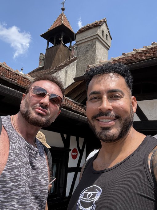 Viktor Rom Venus - 4 pic. En BUCAREST RUMANÍA 🇷🇴 with @JensRomVisser celebrando mi cumpleaños 🎁 en Transilvania @viktorafrica @ViktorFansFun @MexicoRoom @Viktorafrica1 @xViktorRom @viktorafrica2 @ViktorRomPeru @FranceViktor @viktorromxxx2 https://t.co/jCnbsu1Rci