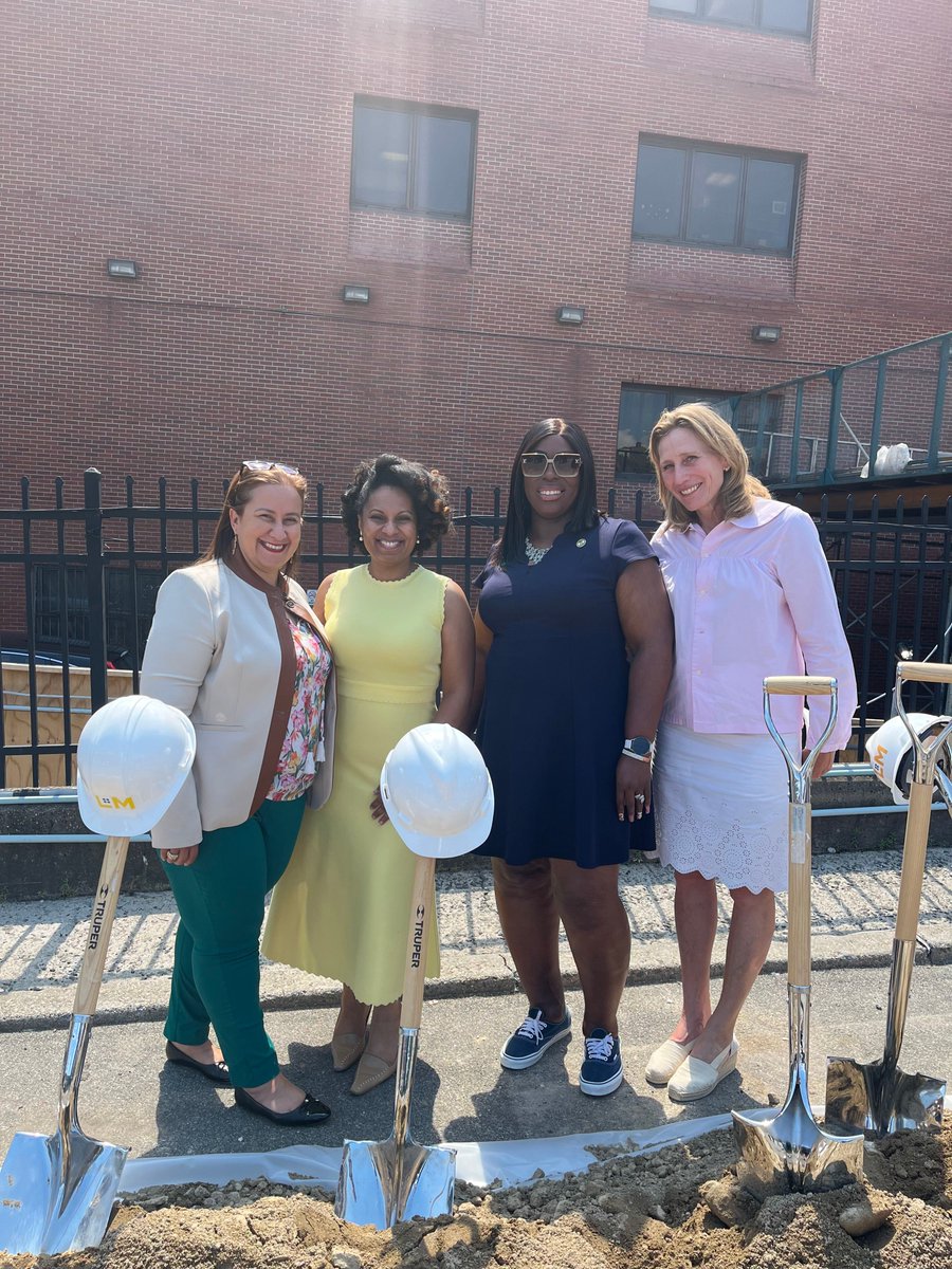 BronxWorks's tweet photo. BronxWorks was proud to join our partners yesterday at the groundbreaking of River Commons. The project will deliver 328 affordable and supportive housing units, expanded healthcare services, community space, and on-site services from BronxWorks. #RiverCommons #BronxWorks https://t.co/aNdvMArfKB