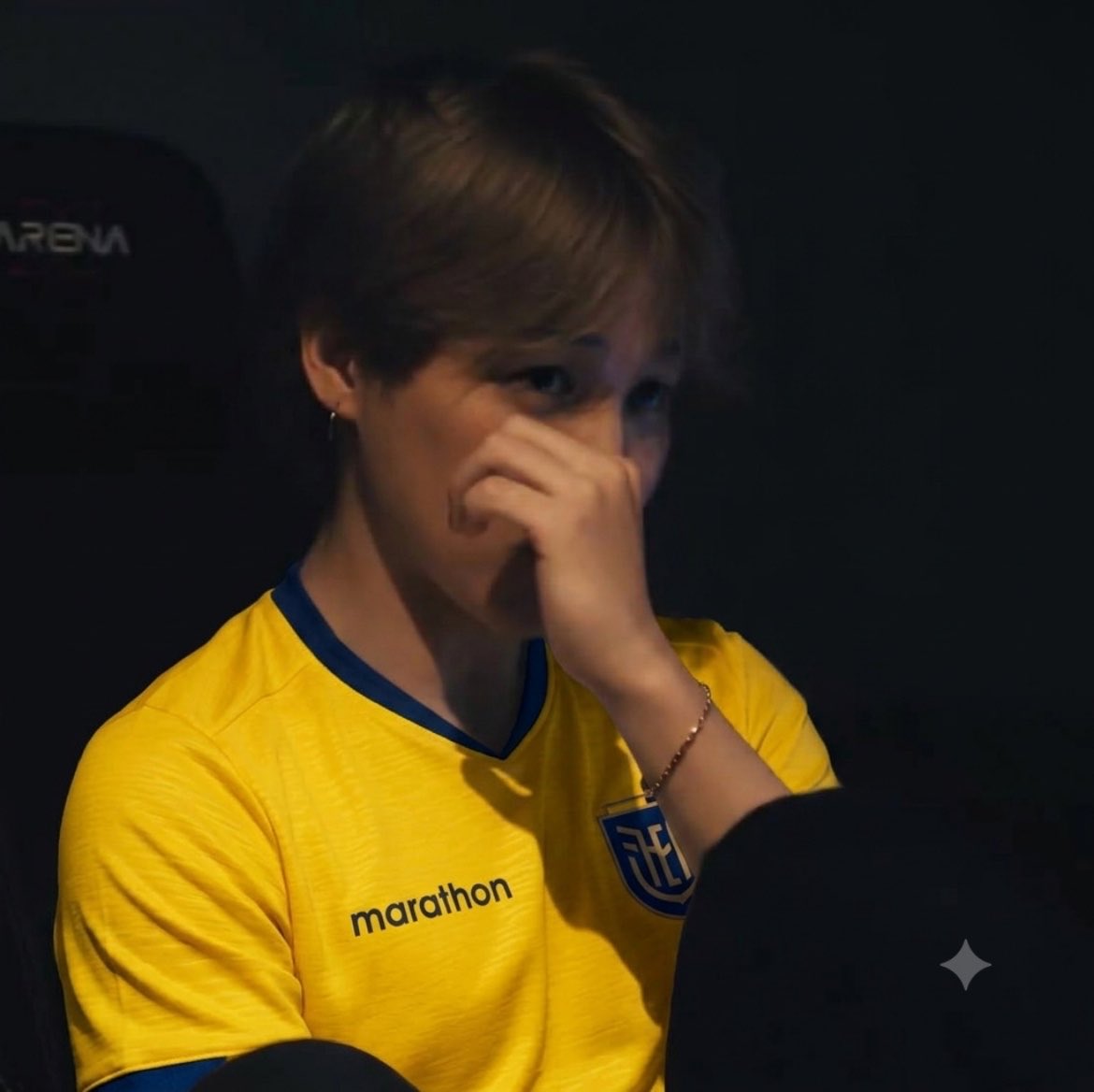 lilykooktales's tweet photo. Apuesta | #kookminau 

Jm y Jk se odian, no se soportan, pero su familia son amigos y el día de partido de México vs Ecuador, apuestan cosas 

Jm, pide que Jk deje de molestarlo si Ecuador gana.

Jk, le pide acostarse con él si Mexico gana. 

¿Quién ganará la apuesta? https://t.co/z6venoQrX2