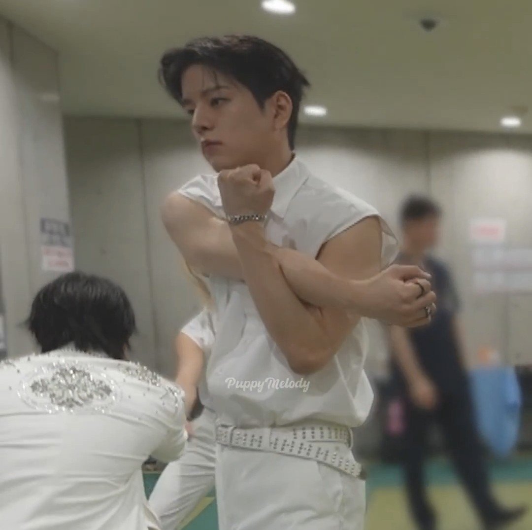 seungminisagod's tweet photo. the urge to bite seungarms https://t.co/dmoH3ifuF0