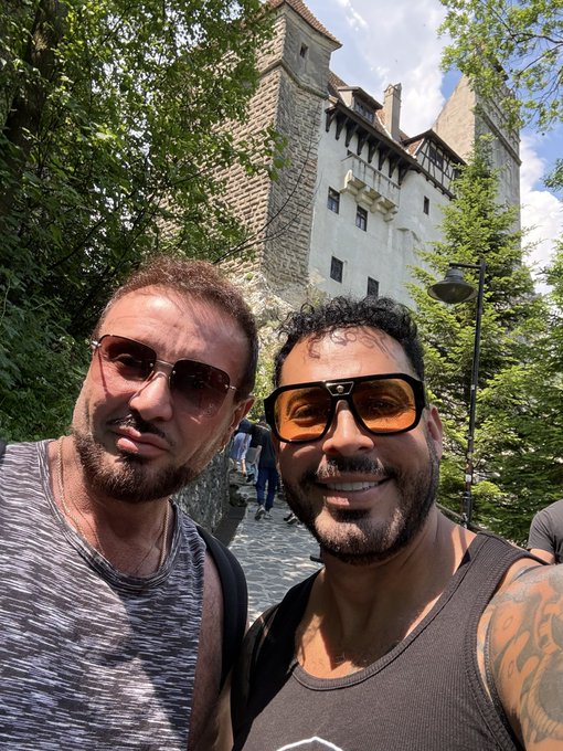 Viktor Rom Venus - 1 pic. En BUCAREST RUMANÍA 🇷🇴 with @JensRomVisser celebrando mi cumpleaños 🎁 en Transilvania @viktorafrica @ViktorFansFun @MexicoRoom @Viktorafrica1 @xViktorRom @viktorafrica2 @ViktorRomPeru @FranceViktor @viktorromxxx2 https://t.co/87AAndwJCF