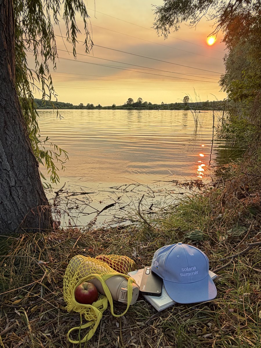 Banditk0's tweet photo. My Solana Summer is made of these moments: book, my phone, fishing, and a sunset over the lake 🌅
The season doesnt go to waste when you've got real work-life balance: time to think things through and time to just sit by the water with a fishing rod
@SuperteamUKR #SolanaSummer ❤️‍🔥 https://t.co/Jig70YnXZG