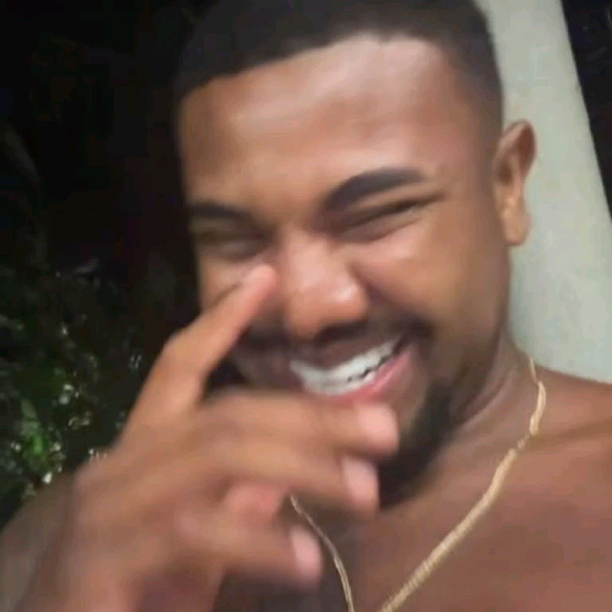 Luís tweet media