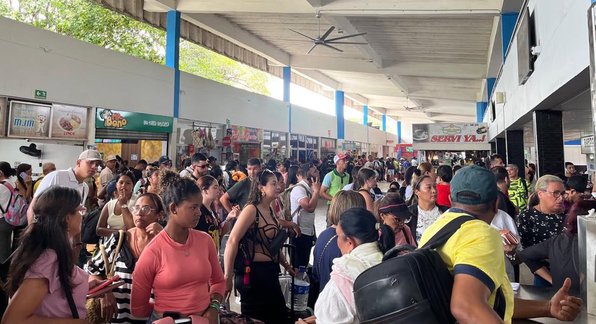 MagdalenaGober's tweet photo. Con éxito, sin contratiempo y seguros, 53 mil usuarios se movilizaron desde la Terminal de Santa Marta, durante este puente festivo.

Cumplida la fecha, con relación al octavo festivo del año, excluida la Semana Santa, la Central de Transporte de Santa Marta acompañó el… https://t.co/cmDZ8tFi6H
