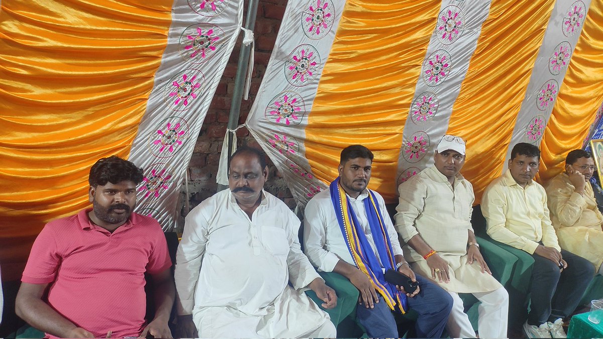 Pushpendra_Ad's tweet photo. आज देर शाम भीम आर्मी जिलाध्यक्ष मऊ श्री देवेन्द्र कुमार डम्पी जी की माता के श्रद्धांजलि कार्यक्रम में ...🙏 https://t.co/1lEwndFP6G