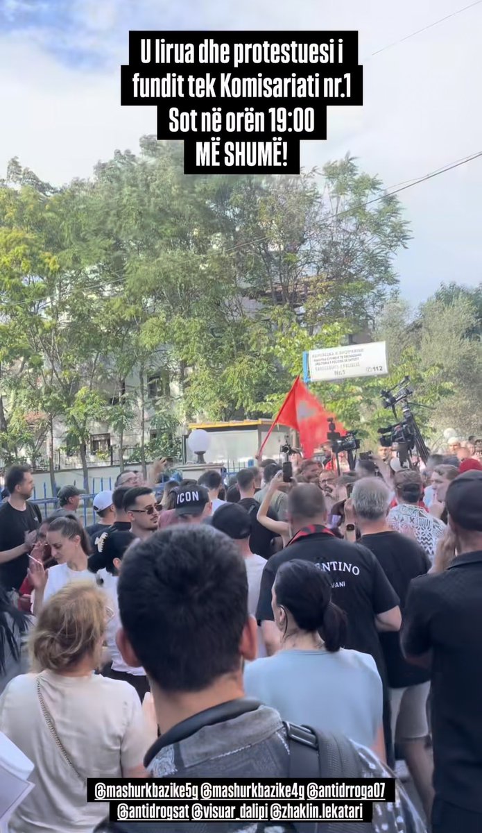 700dreqnit's tweet photo. Bravo te gjith protestuesve #albaniaisnotforsale https://t.co/J7n7IGrRB8