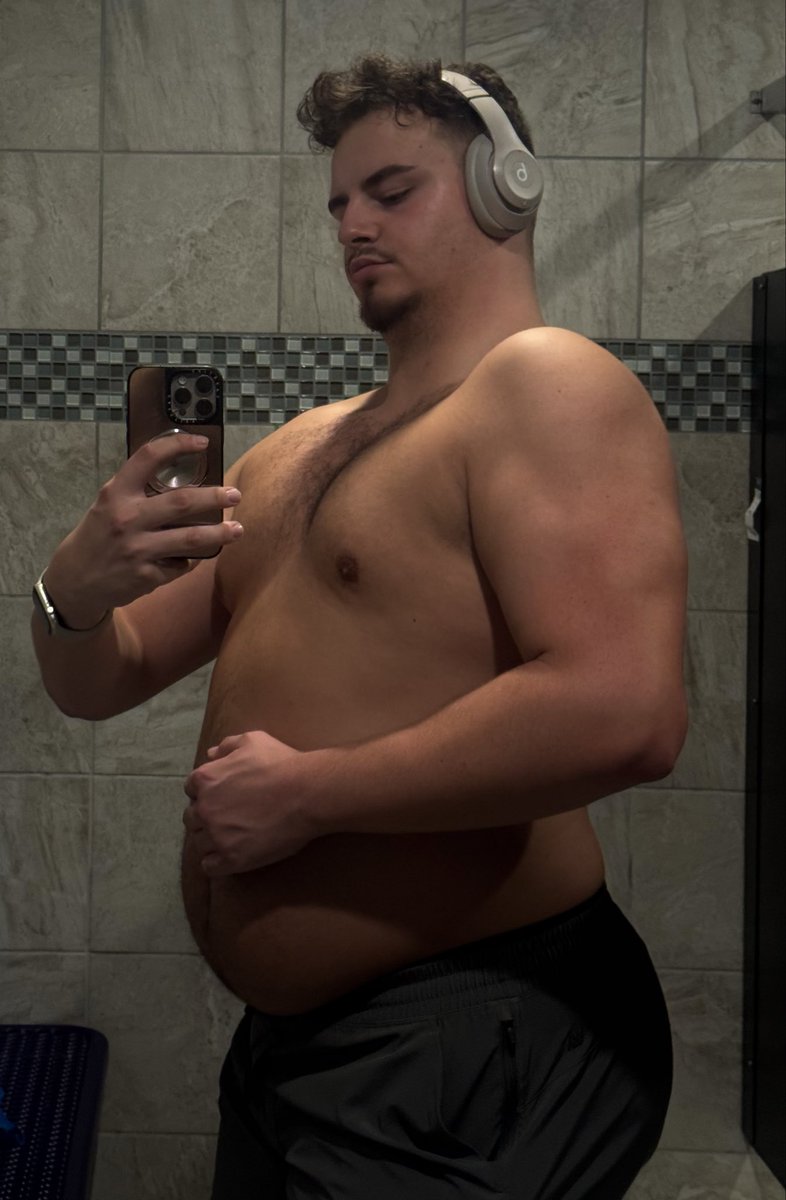 twunkyyboyy's tweet photo. you can tell who i am from the back cuz it’s heavy 🗣️ https://t.co/gH2qBqu54M