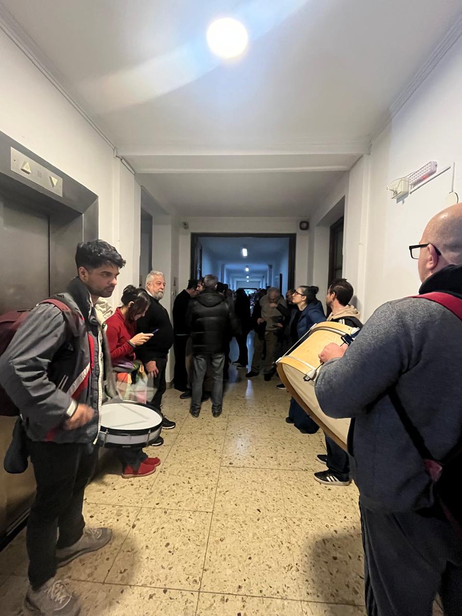 ATECapitalOk's tweet photo. EN CNEA NO SOBRA NADIE

Nos encontramos en el edificio Libertador exigiendo respuestas frente a las decisiones arbitrarias de las autoridades.

¡NO AL VACIAMIENTO! ¡RENOVACIÓN DE TODOS LOS CONTRATOS! https://t.co/jw2p90Xavm