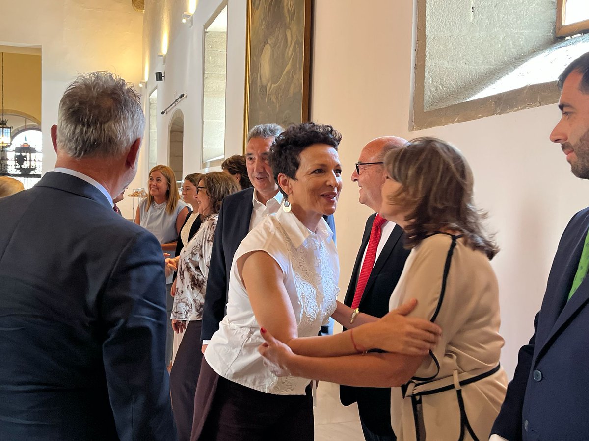 SE_territorial's tweet photo. Entregamos  el Distintivo Honorífico al Mérito al Servicio Público en el Territorio a funcionarios y funcionarias en reconocimiento a una trayectoria de excelencia, vocación de servicio y compromiso con la ciudadanía.

Gracias por ayudar a construir cada día un país mejor. https://t.co/Ne7af4nYV9
