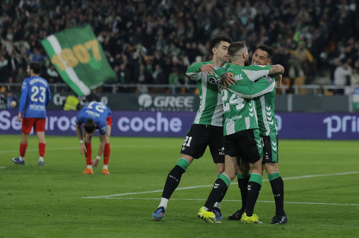 luisperezbej's tweet photo. Ya se conoce el calendario de LaLiga. Este será el arranque del #RealBetis:
✈️ Valencia
🏠 Real Sociedad
✈️ Levante
🏠 Real Madrid
✈️ Villarreal
Durísimo inicio para el equipo verdiblanco, cuyo primer partido será el fin de semana del 16 de agosto. https://t.co/FCIieE9uqU