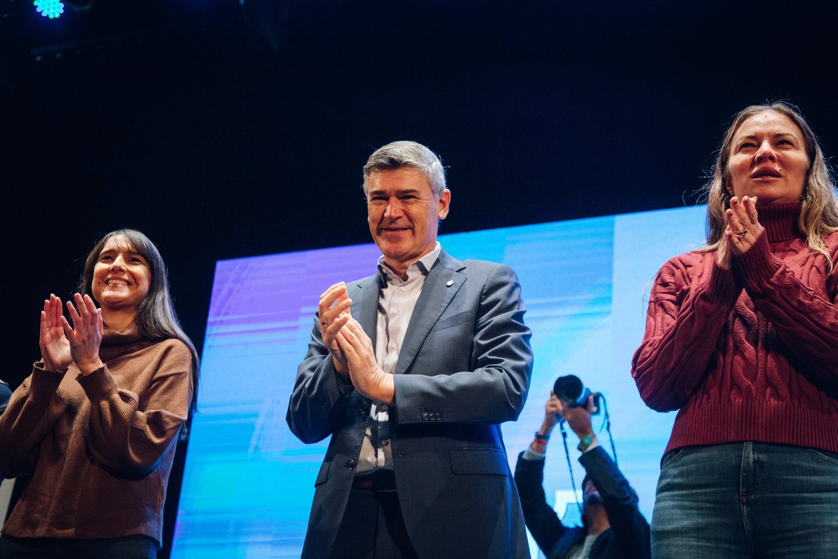 MuniCba's tweet photo. ✅ El intendente @PasseriniOk lanzó el programa de capacitación “Paseos Populares Inteligentes”, una iniciativa que acompaña a los actores de la Economía Popular en su adaptación a las nuevas demandas del mercado, fortaleciendo su protagonismo en el crecimiento económico de la ciudad.