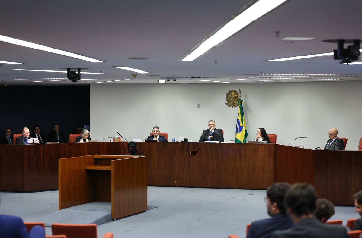g1's tweet photo. STF confirma decisão que extingue aposentadoria compulsória como punição para juízes https://t.co/LxqpwiZVo0 https://t.co/XtAFE6VPbR