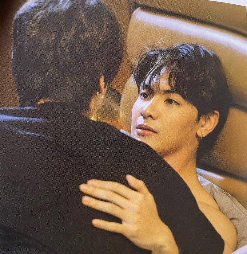 jaideeluvr's tweet photo. WHY AM I SEEING THIS PIC OF JD FOR THE FIRST TIME 😭😭😭😭 THE WAY JOONG LOOKS AT DUNK 😵‍💫😵‍💫

#JoongDunk #จุงดัง https://t.co/YxUfR8qfkF
