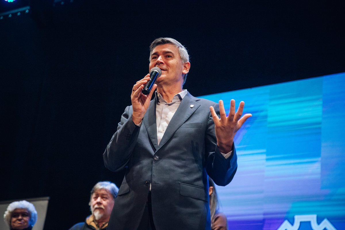 MuniCba's tweet photo. 💬 "Qué mejor que, con un Estado presente y una comunidad organizada, hagamos de la inteligencia artificial una herramienta para mejorar lo que producimos y venderlo mejor", expresó Passerini sobre la iniciativa. https://t.co/y82l8UUxgV