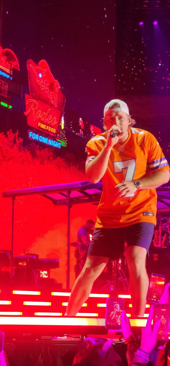 BundermanJade's tweet photo. Morgan Wallen, Still the Problem Tour Denver 2026 https://t.co/GG655EDmyv
