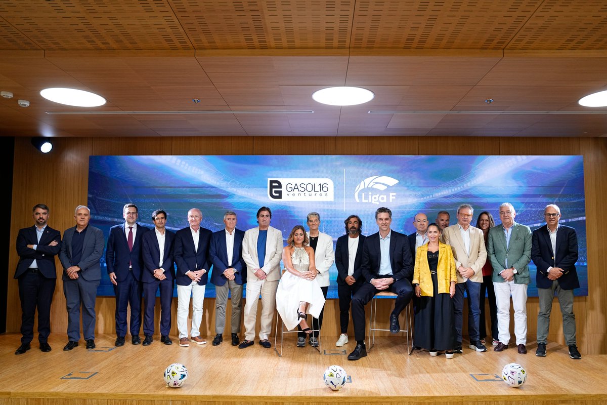 paugasol's tweet photo. Desde Gasol16 Ventures, estamos emocionados y orgullosos de poder anunciar que, junto a Fortified Partners, lideramos la mayor inversión privada de capital en una liga de fútbol femenino del mundo, con el objetivo de impulsar el crecimiento, la profesionalización y la expansión internacional de la Liga F.

Con el salto espectacular en los últimos años del fútbol femenino en España, tenemos la oportunidad de conectar con nuevas audiencias, crear referentes, construir relaciones más innovadoras con los partners y generar un modelo de crecimiento sostenible para que la Liga F siga reuniendo al mejor talento.

El futuro se construye trabajando juntos. Y hoy, ese futuro empieza aquí. ¡Vamos ganando! 💪🏼