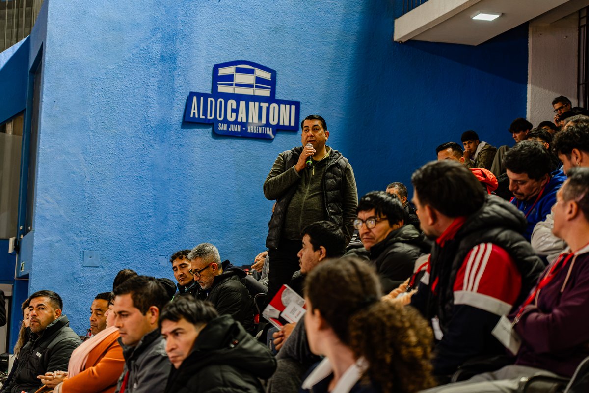 FundacionRiver's tweet photo. Empezó Escuela de Formadores en San Juan 🙌

En alianza con @bbva_argentina y el Ministerio de Turismo, Cultura y Deportes de San Juan impulsamos la formación de dirigentes y entrenadores.

Más herramientas para fortalecer a los clubes de barrio 💪 https://t.co/bfIQfY41Pl