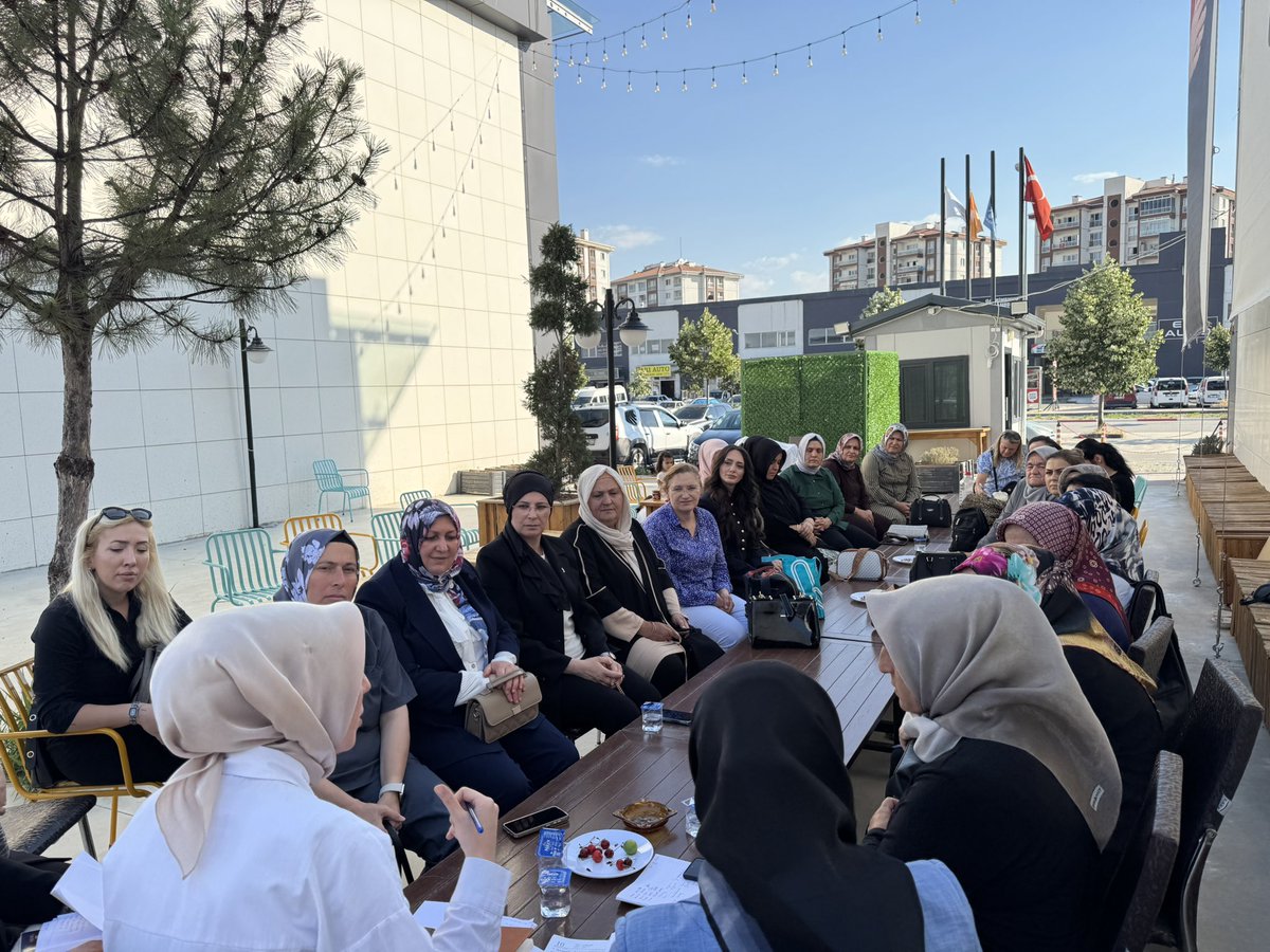 akkadinusak's tweet photo. İl Kadın Kolları Başkanımız @av_hilalsabanci başkanlığında, haftalık olağan yönetim kurulu toplantımızı gerçekleştirdik. https://t.co/ZtnwI5o47i