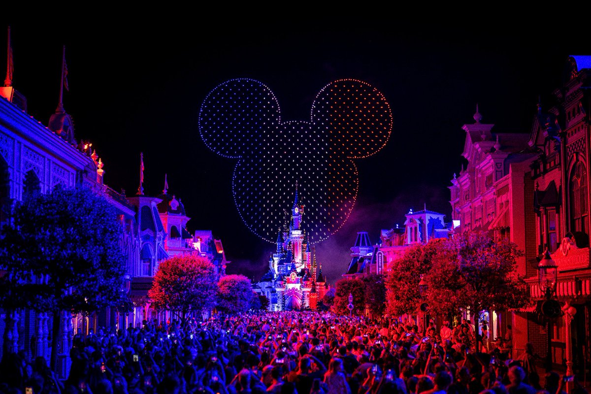 CastleWatchNews's tweet photo. 🎆 Dans exactement 2 semaines, le traditionnel feu d’artifice du 14 juillet illuminera le ciel de Disneyland Paris, à l’occasion de la Fête nationale. https://t.co/lf2RX3iRUw