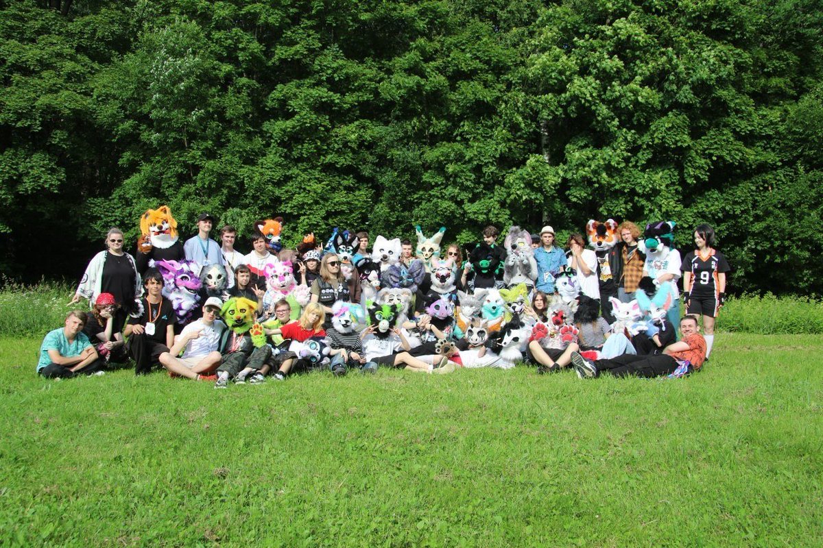 Evil_CEO_Office's tweet photo. This time the picnic included several different contests: drawing, crawling under a rope, smashing a piñata. What could be more fun and awesome than this?! 🤯

#furry #photo #irl #picnic #spring https://t.co/goXLqLGGo9