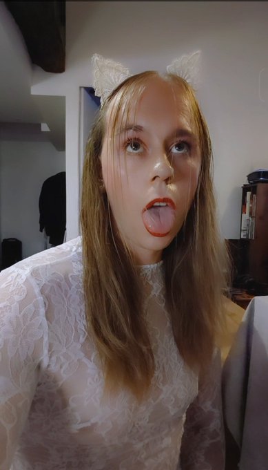 Olivia 🎀♠️ - 👅💦 https://t.co/h3QloZFP2g