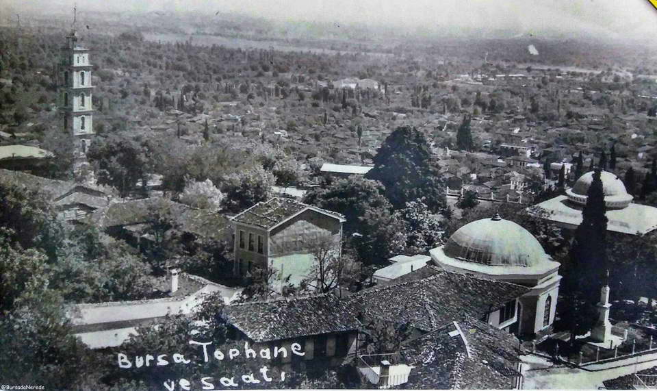 casrumm's tweet photo. @umuttgunerr @papazcesmeli Tophane'deki Osman Gazi ve Orhan Gazi türbeleri. Arkada Bursa ve Keşiş Dağı.

Bu fotoğraf da ayni bolge, ters açıdan 1914'ten. Arkada saat kulesi ve tarumar edilmemiş Bursa ovası. https://t.co/YpvY5pY4yV