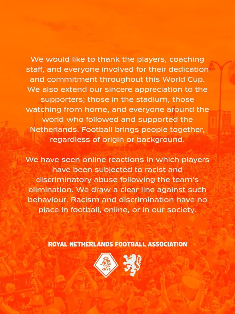 OnsOranje's tweet photo. We danken de spelers, staf en alle betrokkenen voor hun inzet tijdens dit WK. Ook spreken we onze waardering uit voor de supporters, in het stadion, thuis en overal waar Oranje werd gevolgd en gesteund. Voetbal verbindt mensen, ongeacht afkomst of achtergrond.

We zien online reacties waarin spelers racistisch en discriminerend worden bejegen na de uitschakeling. Daar trekken we een duidelijke grens. Racisme en discriminatie horen nergens thuis: niet in het voetbal, niet online en niet in onze samenleving.