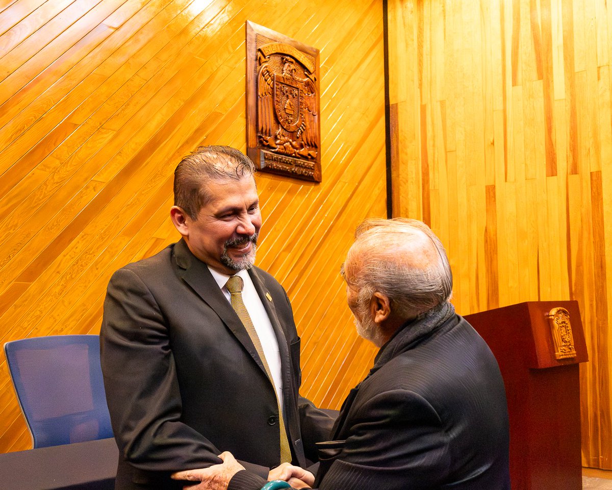 enp_unam's tweet photo. #Notiprepas
La H. Junta de Gobierno de la UNAM tuvo a bien designar al Dr. Raúl Rodríguez Díaz como Director General de la Escuela Nacional Preparatoria para el periodo 2026-2030. https://t.co/idXTBUQmhH