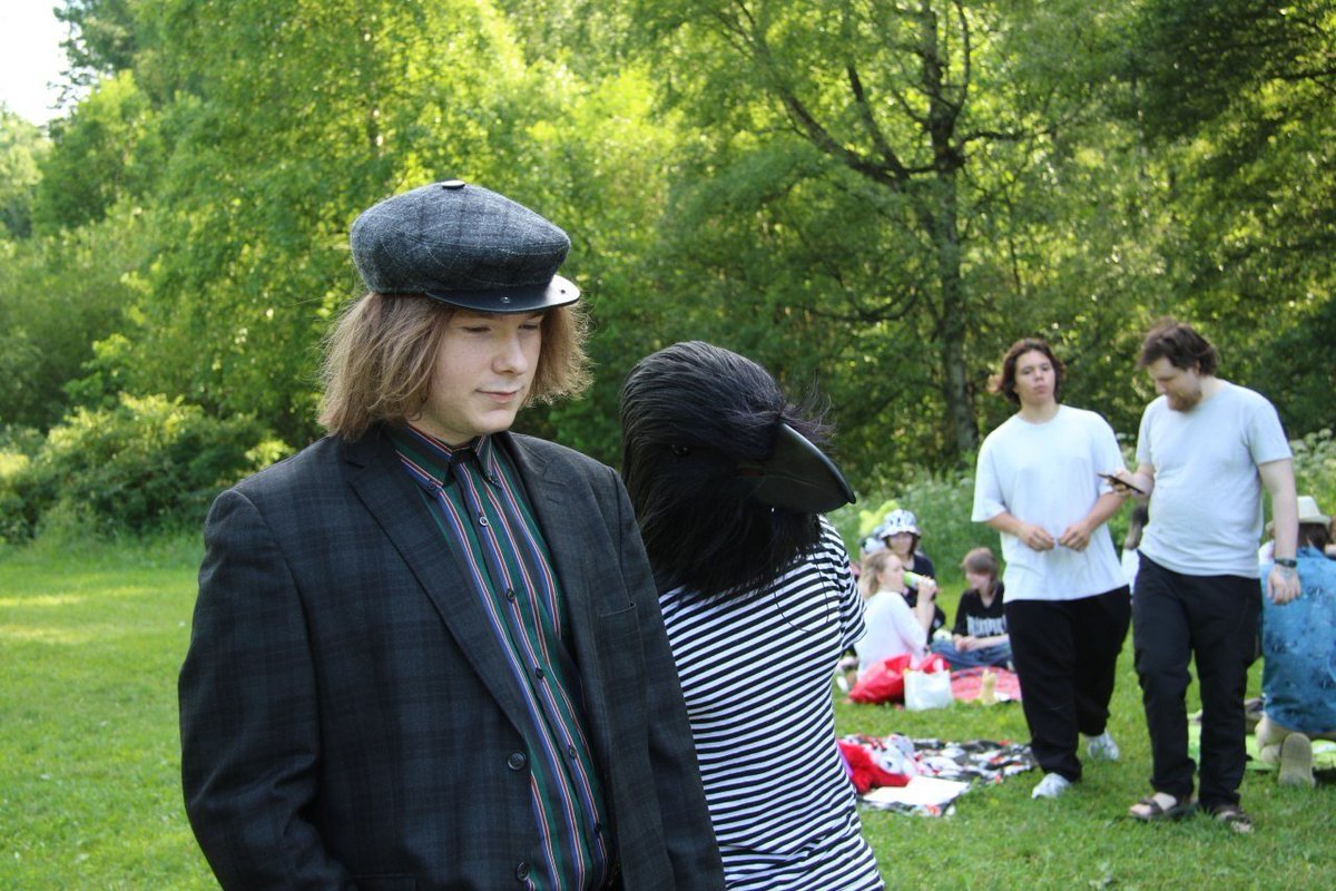 Evil_CEO_Office's tweet photo. #furry #irl #picnic #spring #extra https://t.co/mIkU5hzolD