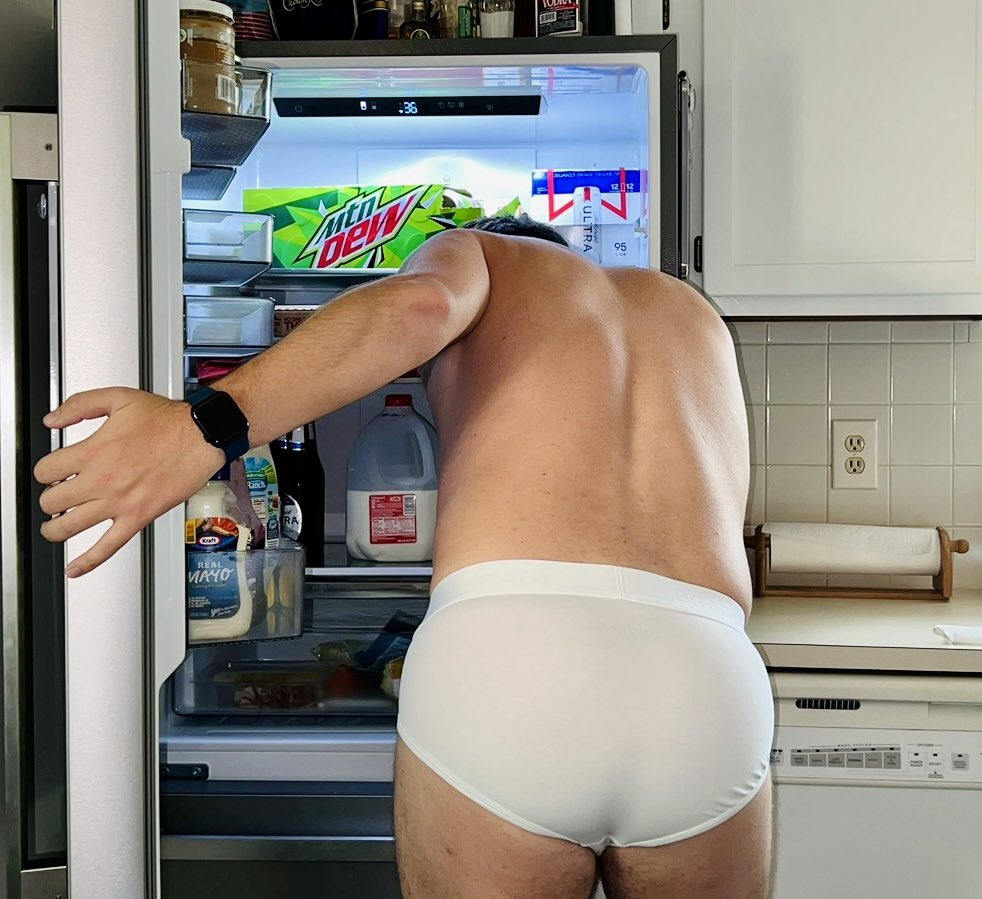 Tightywhitieluv's tweet photo. Sometimes you just need to cool off 🥶 https://t.co/3sCCHMHV8X