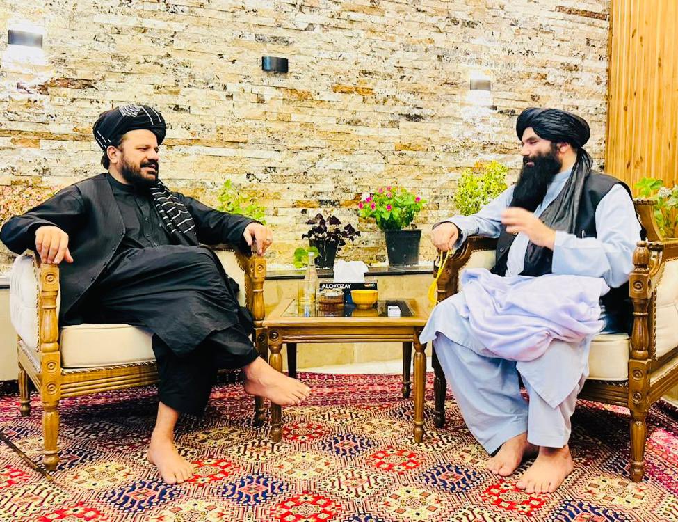 ChiefGhazi's tweet photo. نن ورځ مې دکورنیو چارو له قدرمن وزیر، خلیفه سراج الدین حقاني، سره په دوستانه او درناوي فضا کې لیدنه ترسره کړه
په دې ناسته کې دهېواد د روانو حالاتو، د ولس دهوساینې،ملي یووالي،متقابل تفاهم او د ګډو مسؤلیتونو په اړه هر اړخیز او ګټور بحث وشو. https://t.co/kkZcwKLyu3