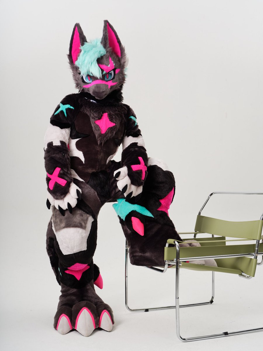 UncleFlameEX's tweet photo. Pegasus——A
#FursuitEveryday #fursuit #furry #兽装 #FursuitFriday https://t.co/YyVUmyHWAU