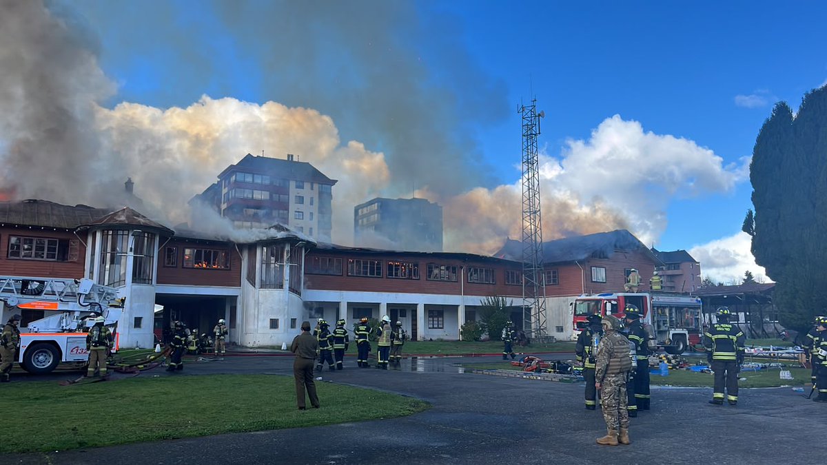 marceloopitz's tweet photo. Delegado provincial de Osorno, confirma destrucción total de las dependencias del #RegimientoArauco de #Osorno, producto de un #incendio. Trabajan compañías de las provincia de Osorno y #DelRanco. Más detalles en @adnradiochile y en https://t.co/Ox9IMqalSm
@DPPOsorno https://t.co/uvj0PkAhG1