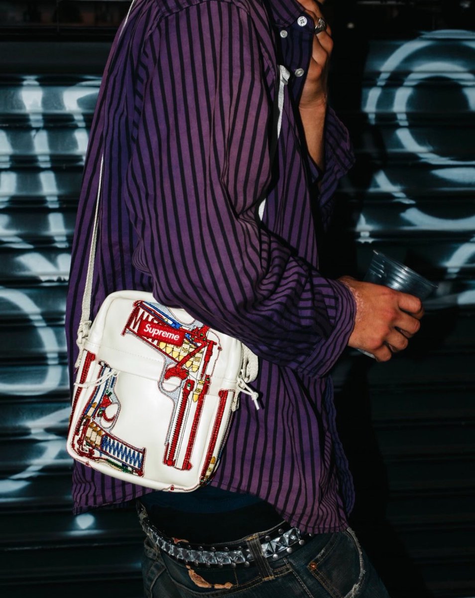 DropsByJay's tweet photo. Guns Embroidered Leather Bags https://t.co/Qga7ZRWpIC