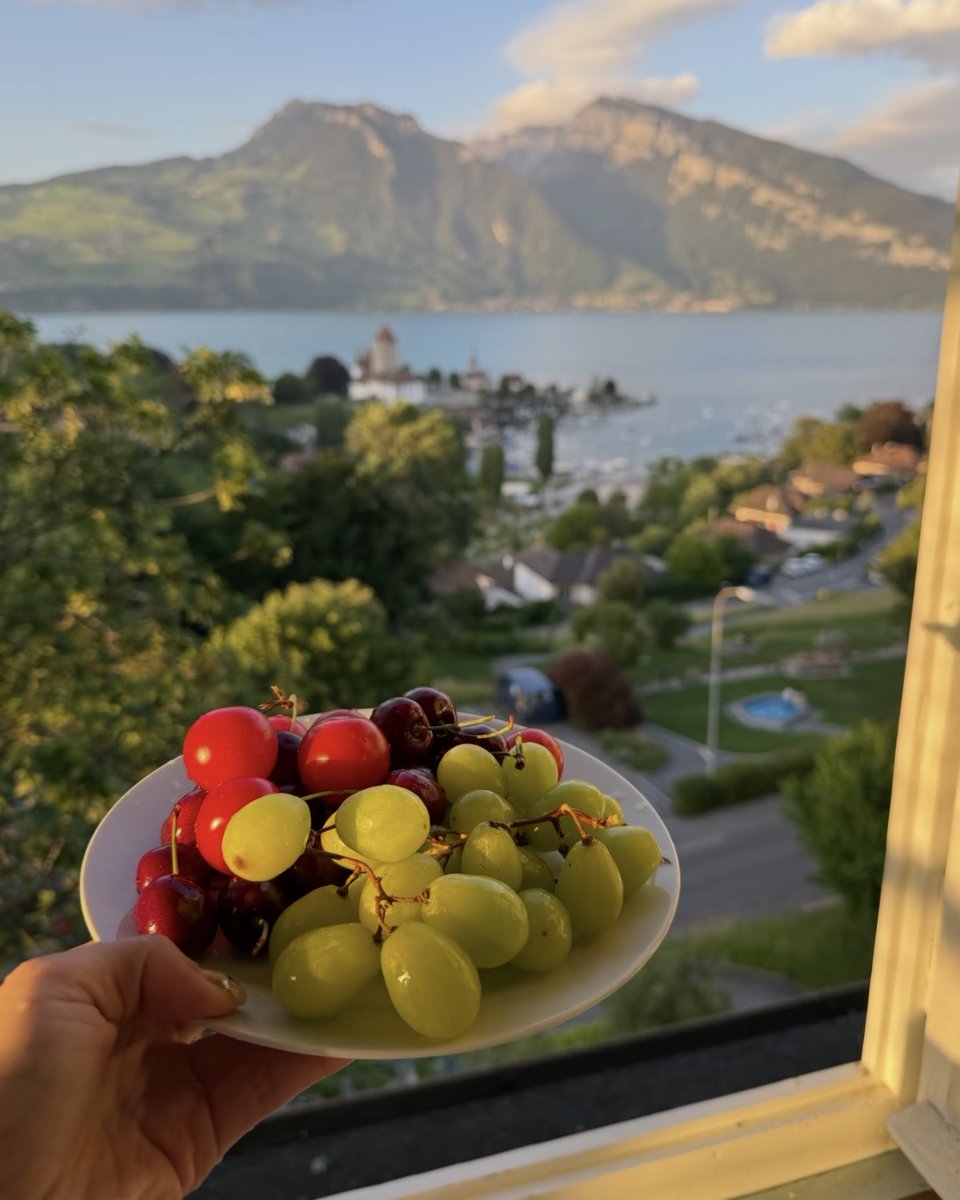 sekarwangikuu's tweet photo. POV: The best part of the apartment? Looking out the window. https://t.co/8z4P62MzEP