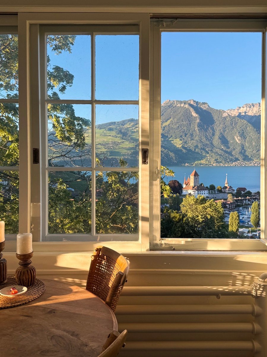 sekarwangikuu's tweet photo. POV: The best part of the apartment? Looking out the window. https://t.co/8z4P62MzEP